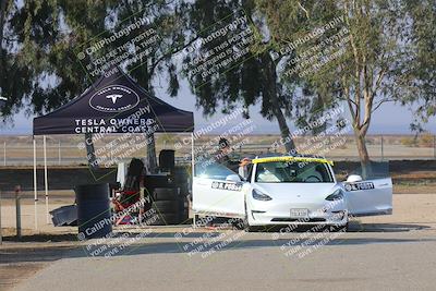 media/Nov-11-2022-GTA Finals Buttonwillow (Fri) [[34b04d7c67]]/Around the Pits/